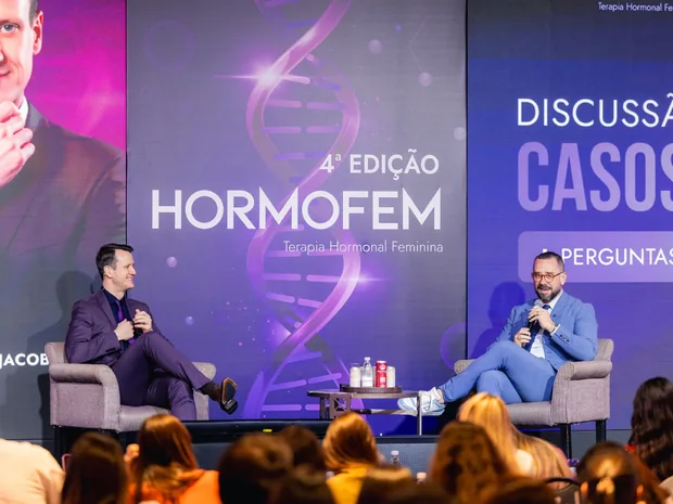 Mesa de discussão de casos clínicos numa edição do HORMOFEM